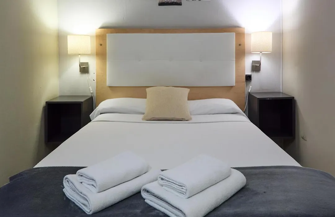 Wow Hostel Barcelona-1
